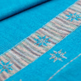 Nahaufnahme Textil des Edelweiß Alpaka Schals in türkis