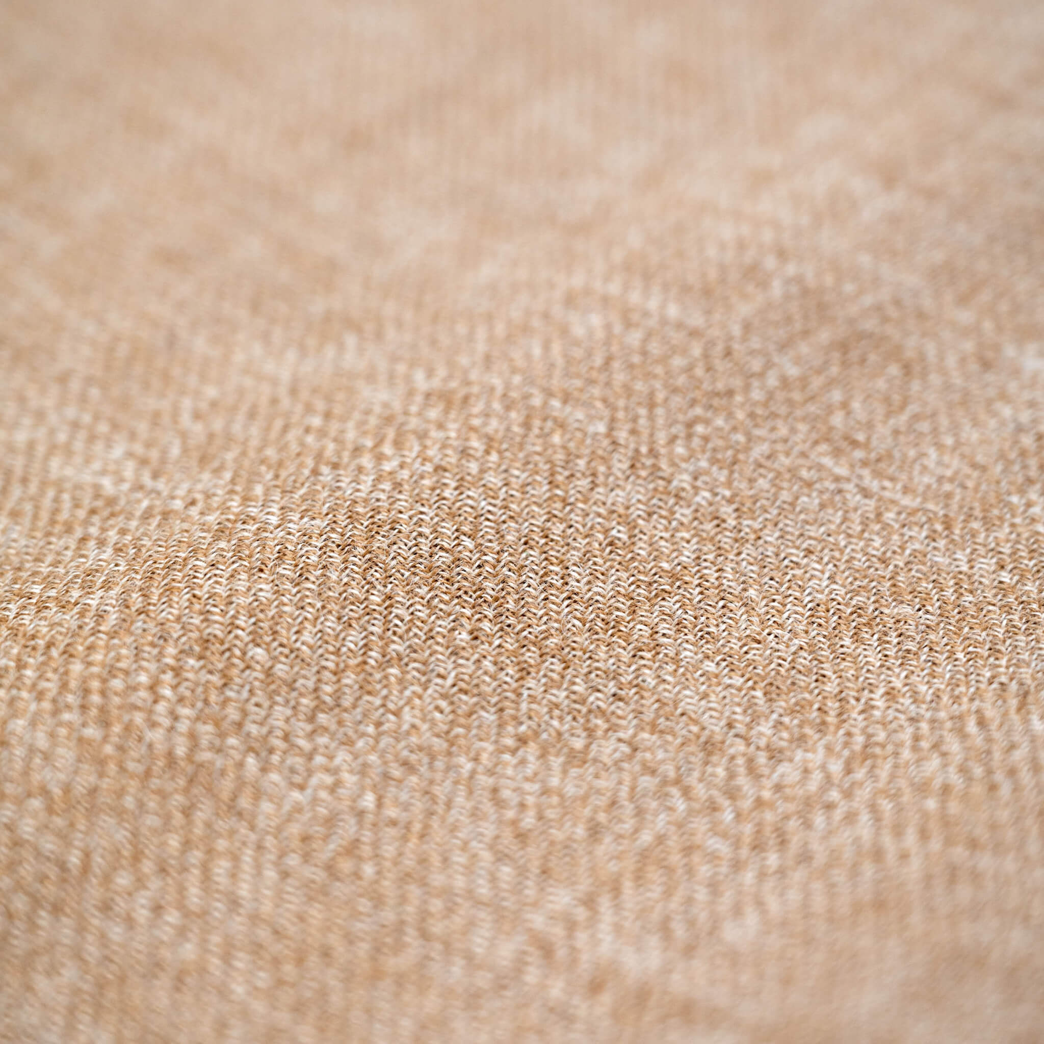 Feines Textil der hellbraunen Alpaka Stola für Damen