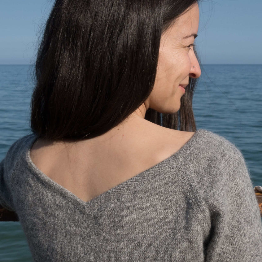 Kundenbewertung Silvena Ellerma aus Halle trägt Alpaka Tunika Mia von Alpakin in grau