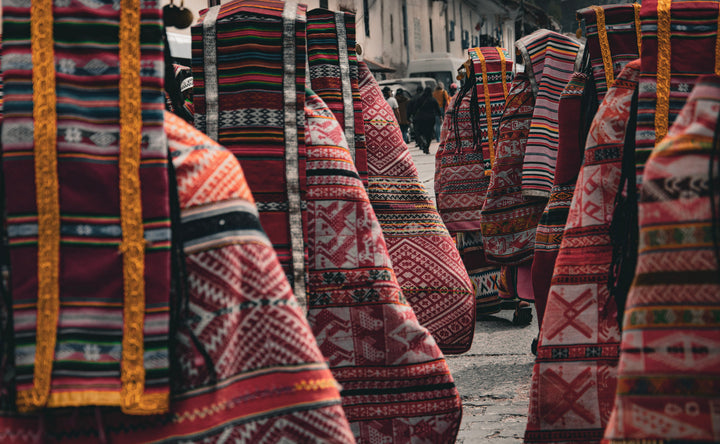 Traditionelles peruanisches Fest mit Trachten