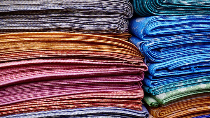 Glänzende, edle Textilien aus Suri Alpaka Wolle
