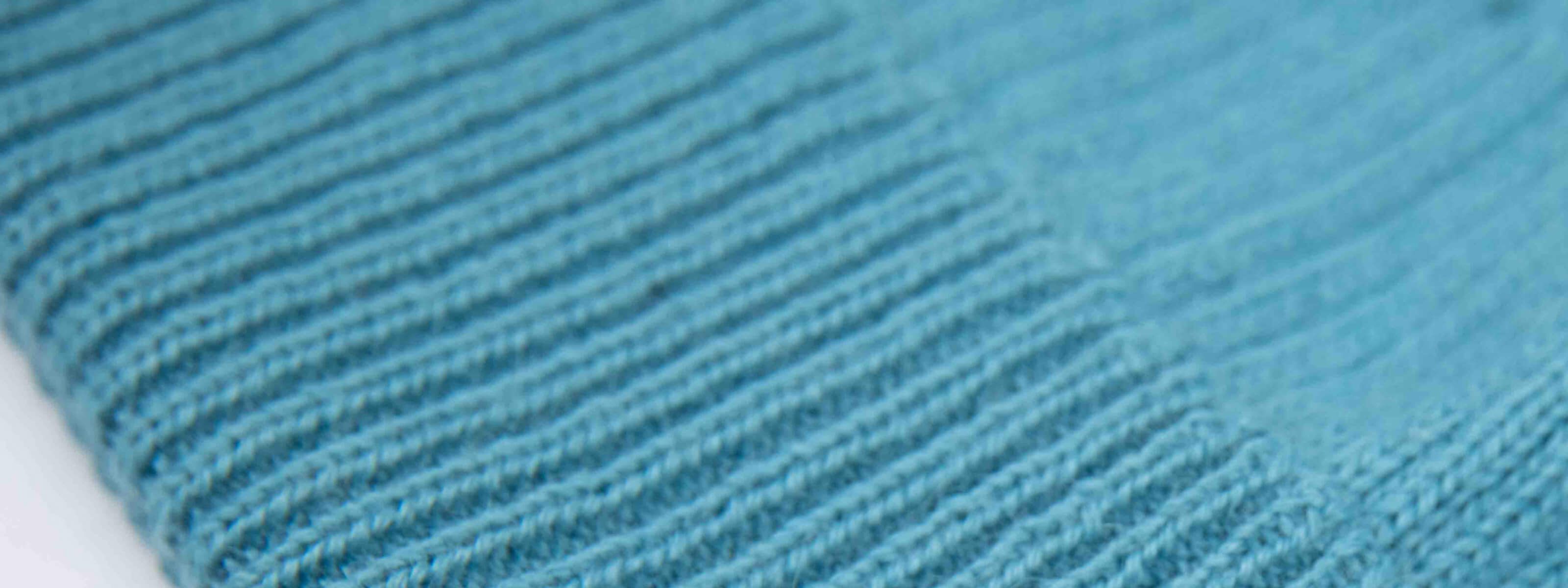 Alpaka Beanie türkis von Alpakin Textil nah