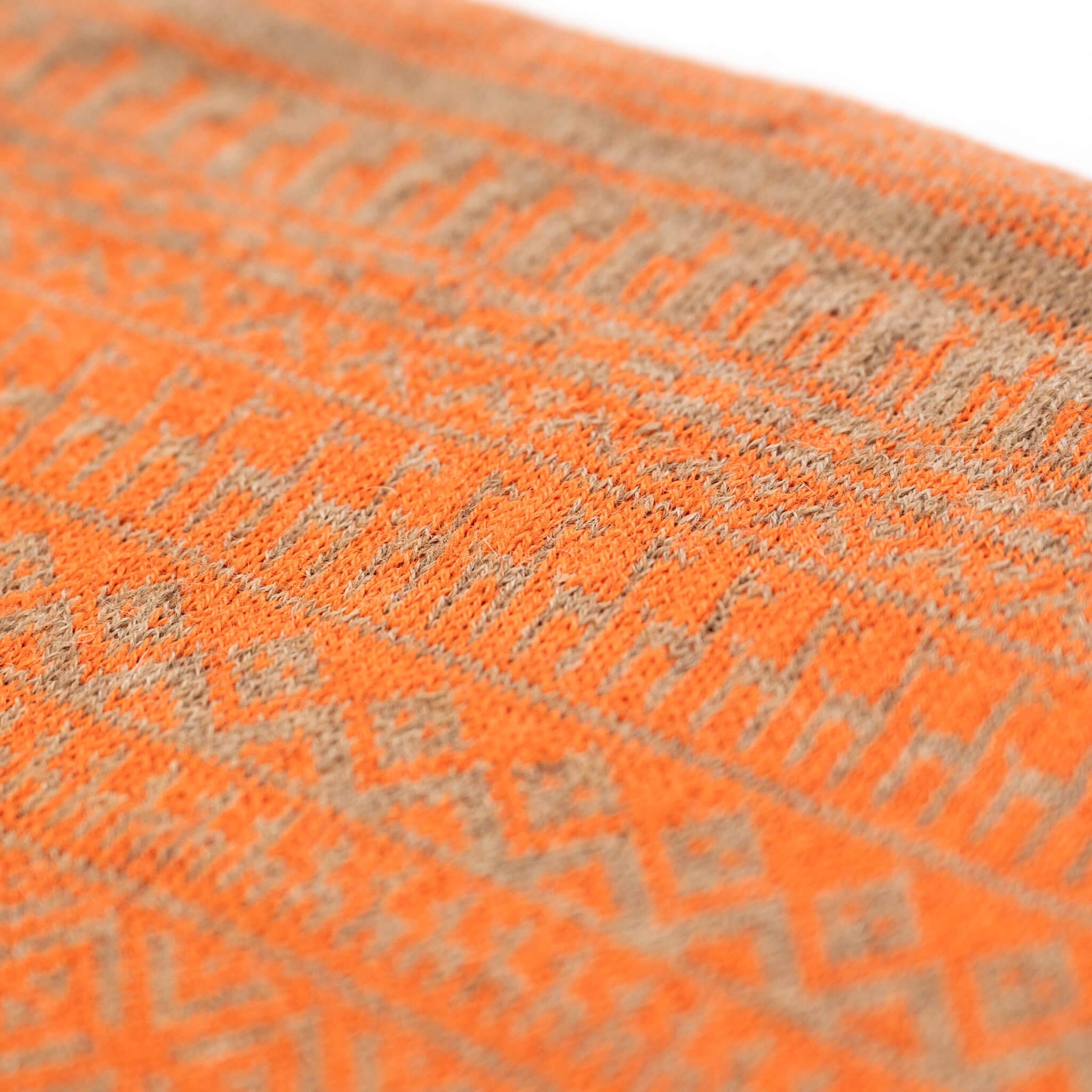 Alpaka Loop Schal für Damen und Herren von Alpakin mit Alpaka-Muster in orange Textil