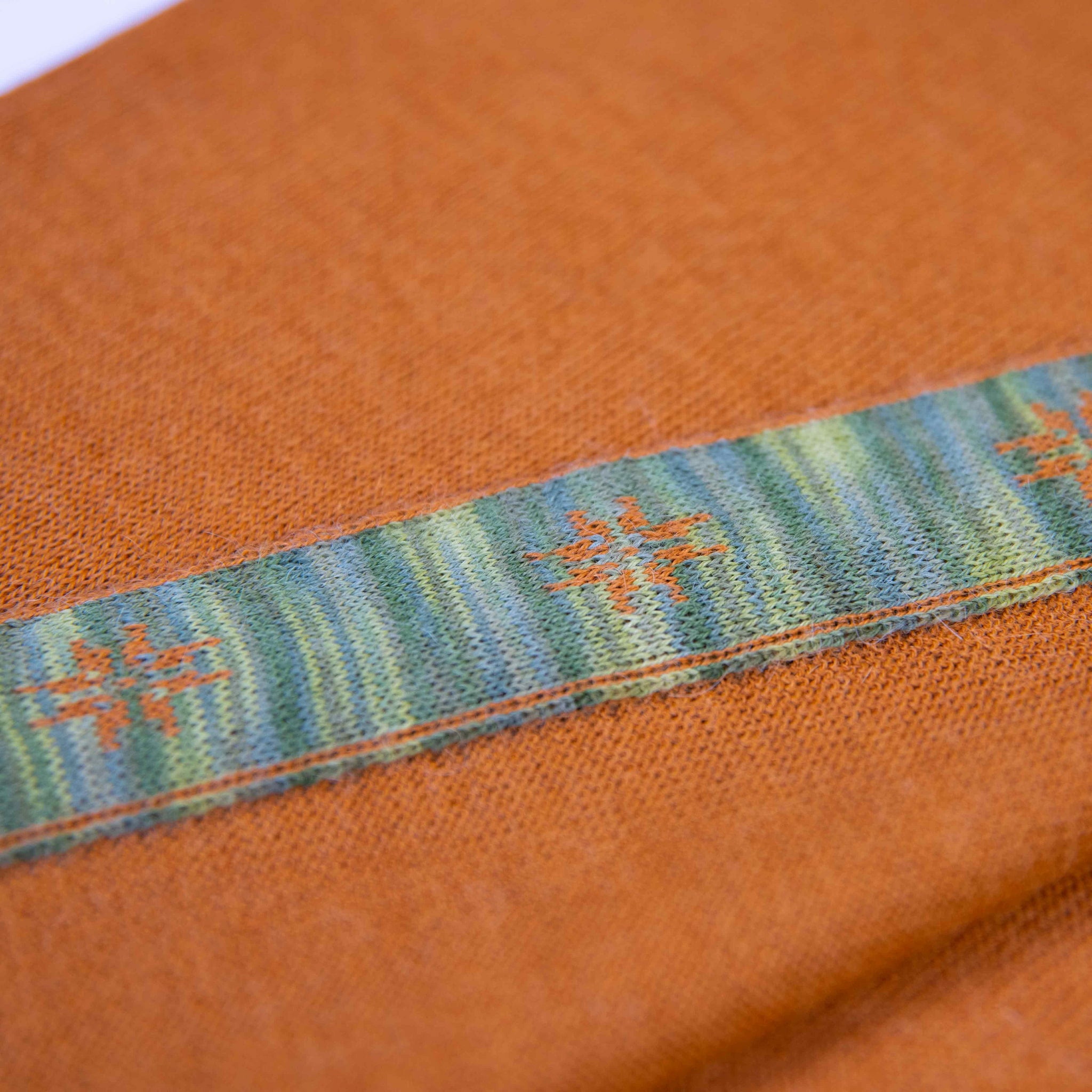 Textil des Edelweiß Alpaka Schals in Farbe Kamel