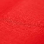 Textil des Alpaka Seide Schals in rot zeigt die feine Verarbeitung
