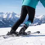 Türkisfarbene Alpaka Skisocken beim Einsatz auf der Piste