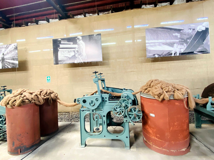 Maschinen, die zur Verarbeitung von Alpakawolle genutzt werden