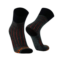Atmungsaktive Wollsocken aus weicher Alpakawolle in Farbe orange
