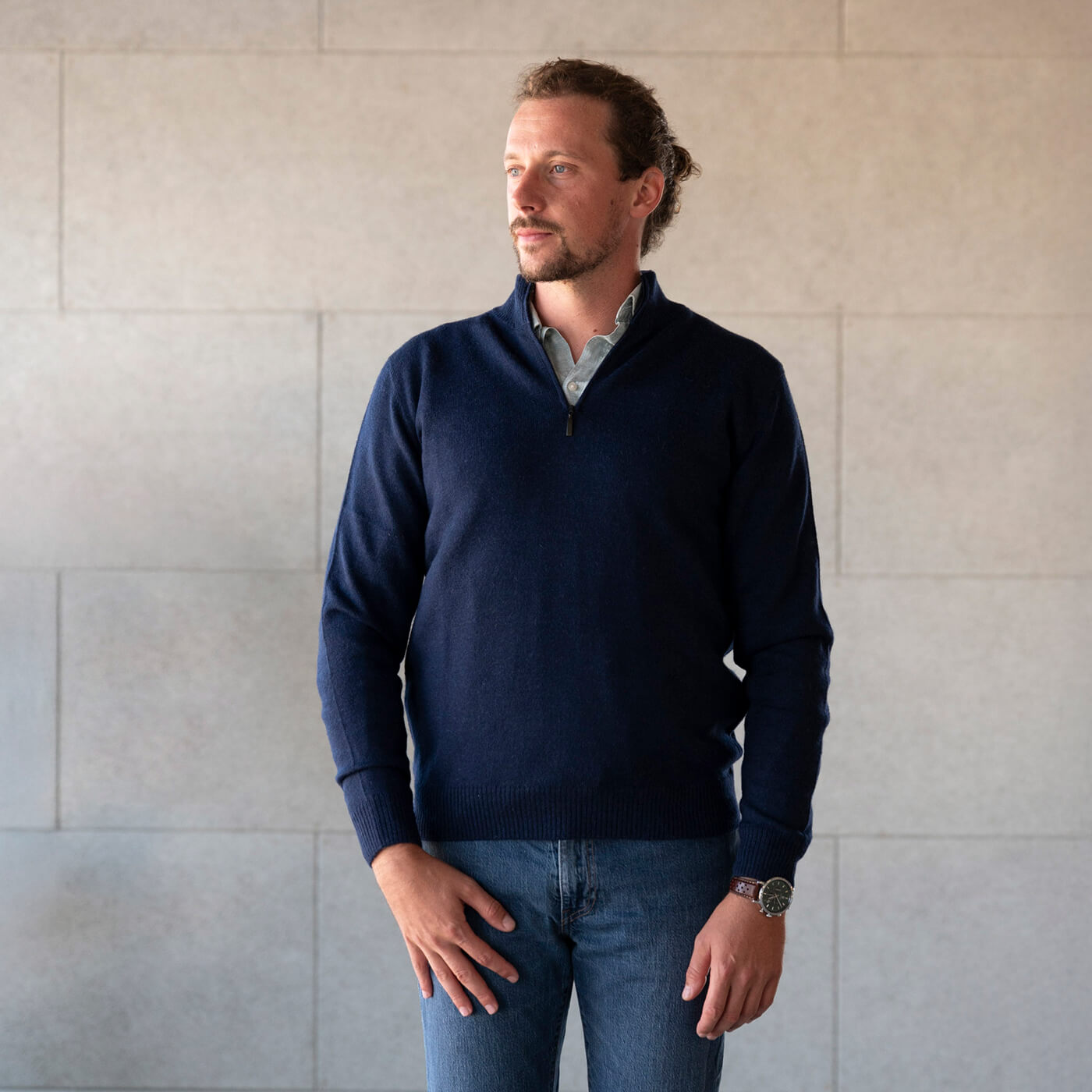Eleganter Katari Alpaka Troyer Pullover in dunkelblau mit natürlichem Glanz der Alpakafaser