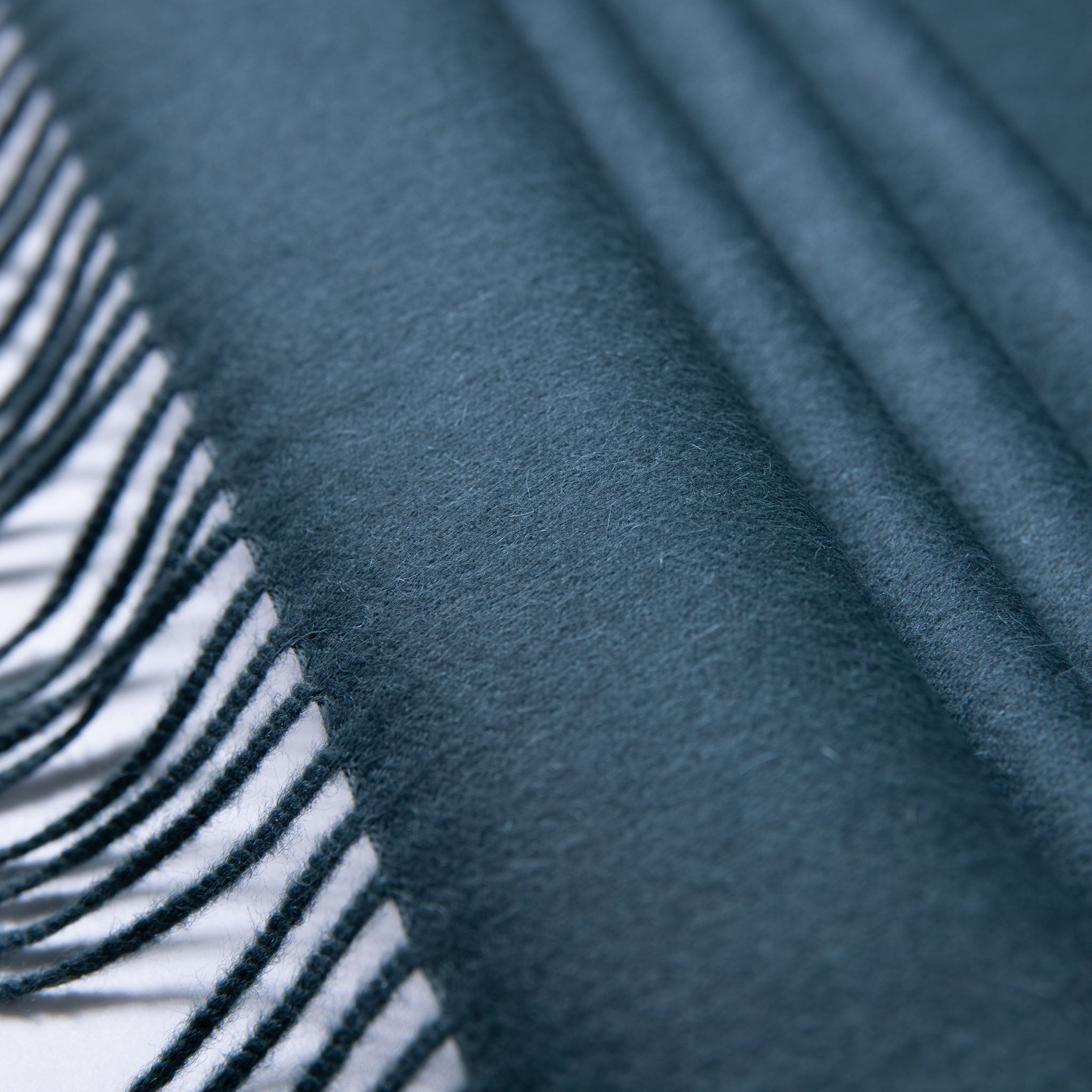 Alpaka Schal in außergewöhnlicher Farbe dunkeltürkis mit blau und grau 