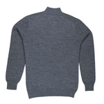 Alpaka Herren Troyer in dunkelgrau von hinten vor weißem Hintergrund