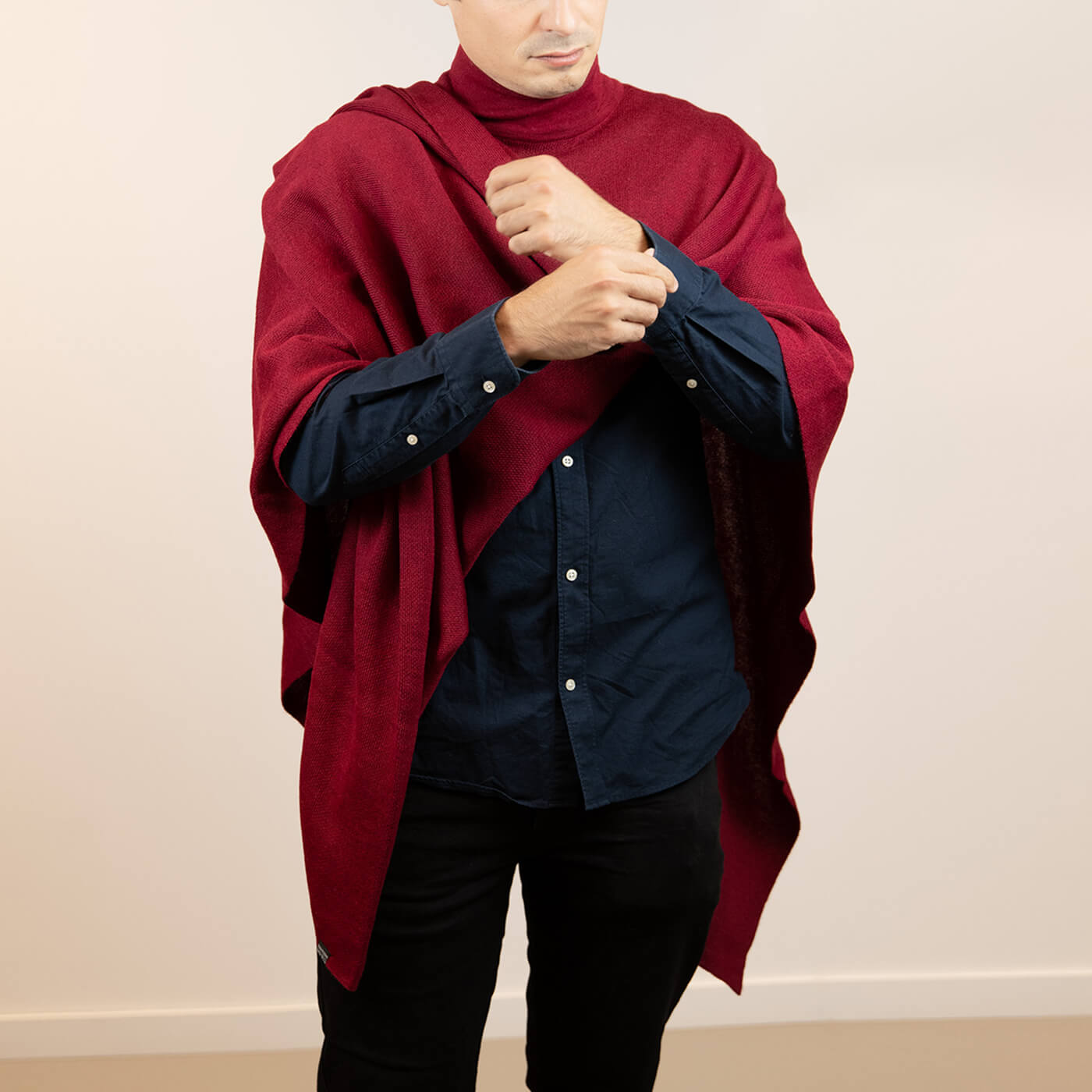 Kundenbewertung Sebastian Hauser aus Dietingen trägt PUMA Herren Poncho von Alpakin in dunkelrot