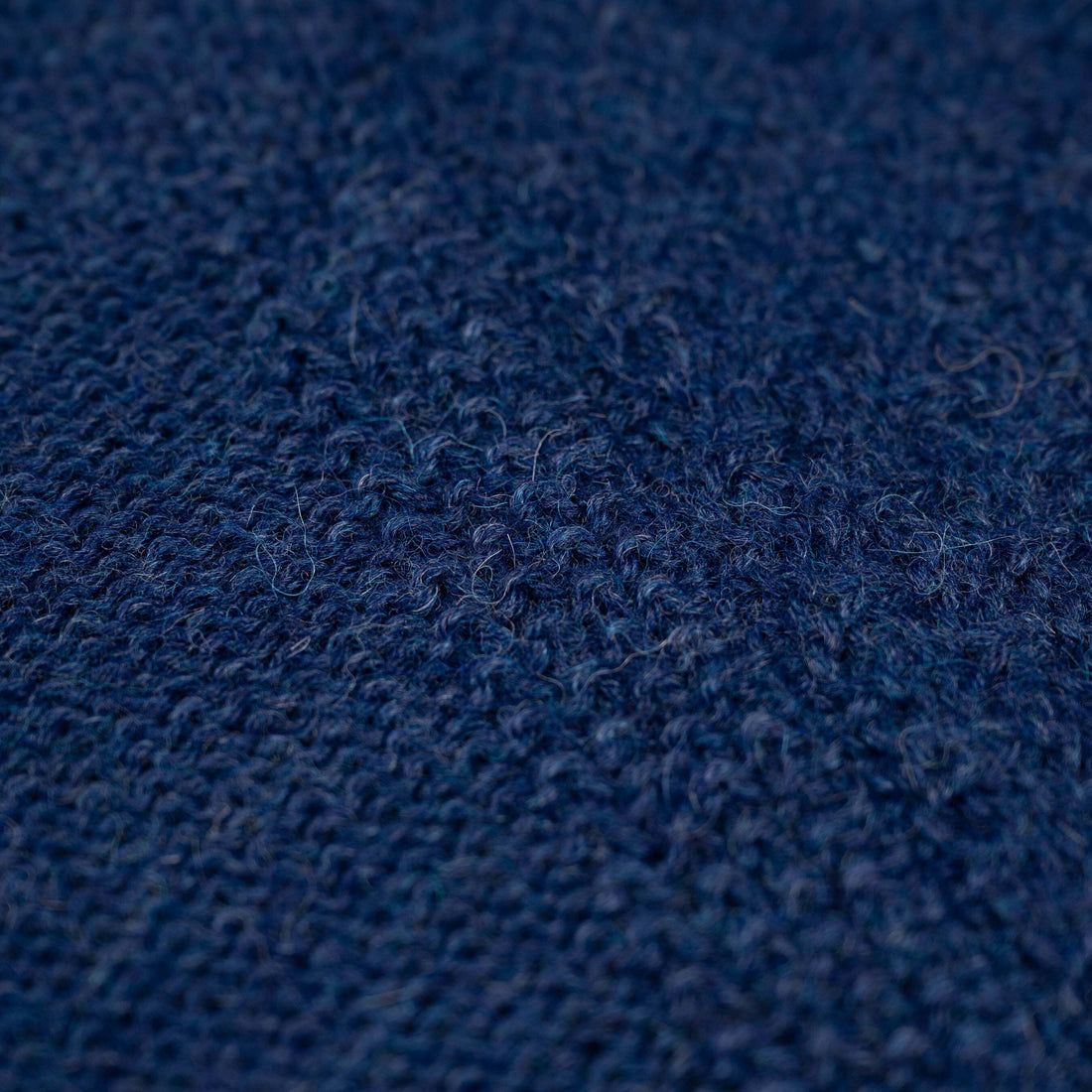 Naira Alpaka Strickponcho für Damen in dunkelblau Textil nah von Alpakin