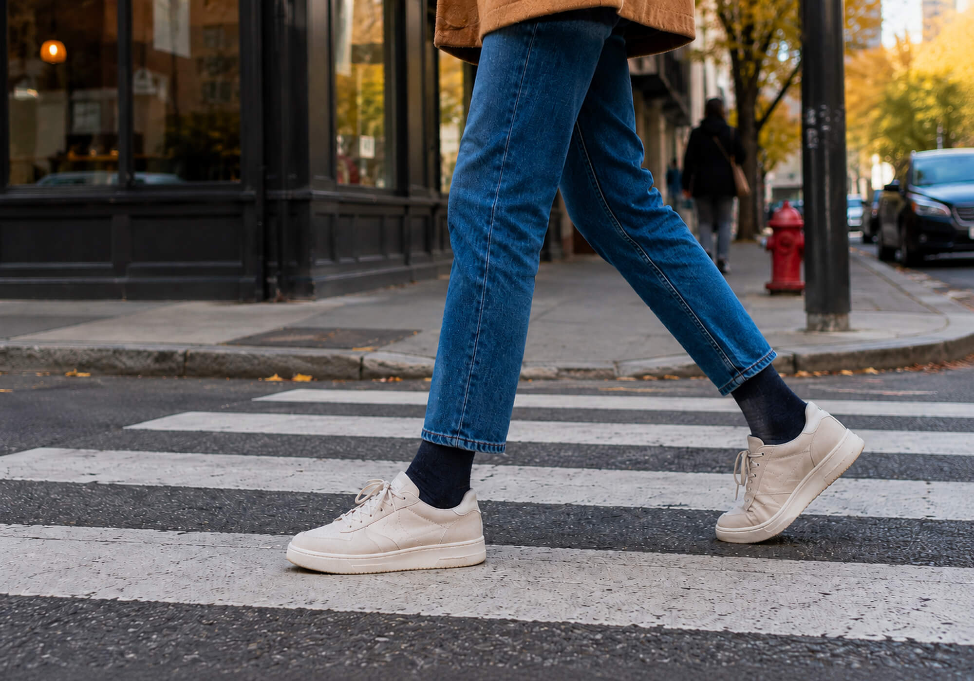 Warme Alpaka Thermosocken getragen im Alltag auf der Straße