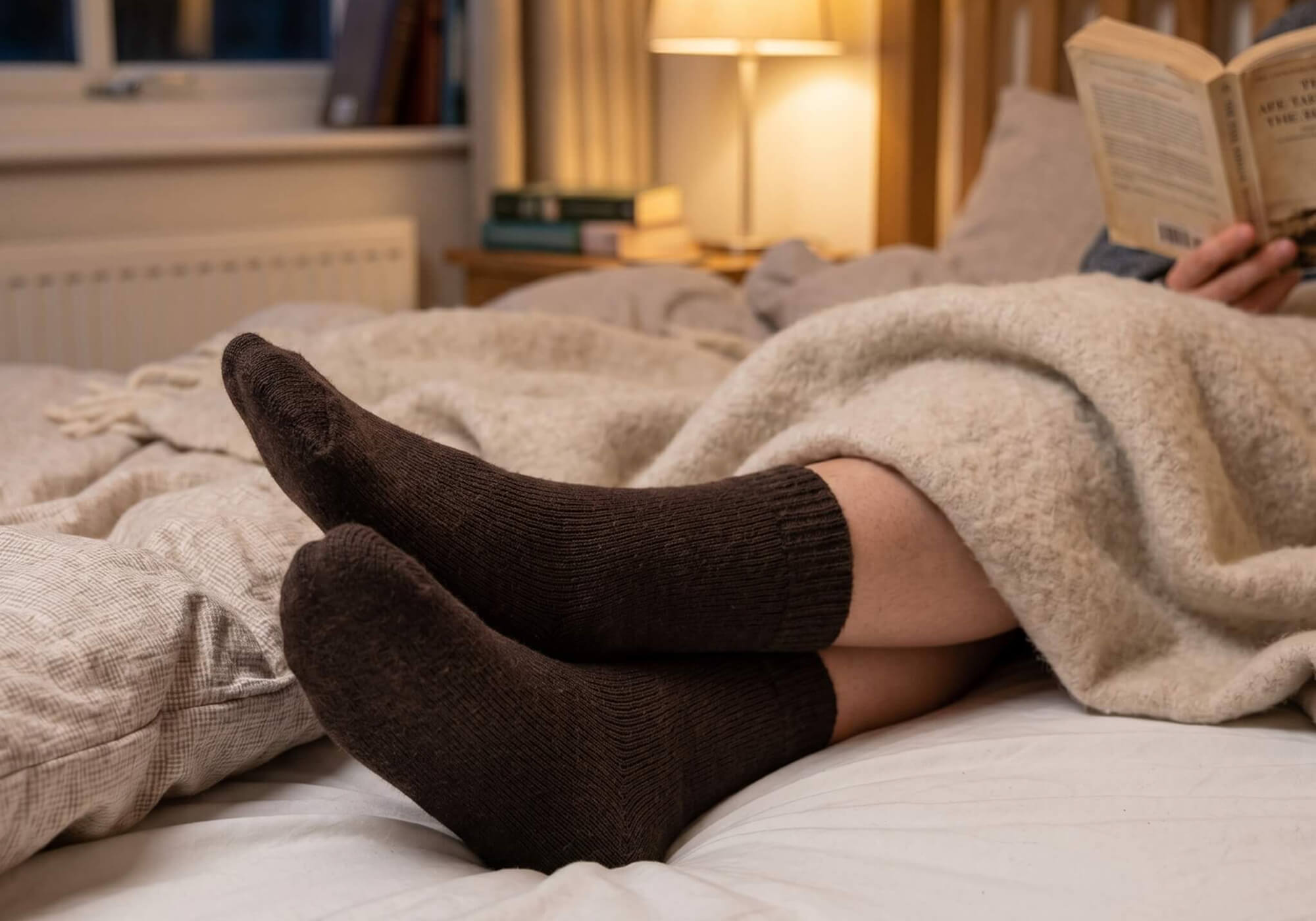 Alpaka Thermosocken sorgen auch im Bett für warme Füße und einen erholsamen Schlaf